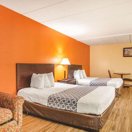 Econo Lodge Inn & Suites Airport Windsor Locks Exterior foto